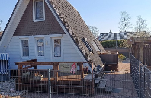 Bedekaspel House | Holiday Home 'Ferienhaus Stamer Am Großen Meer' with Shared Terrace and Private Garden