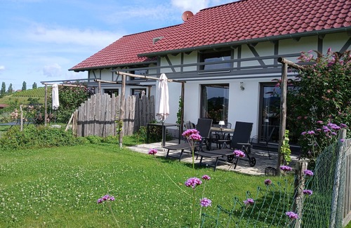 Niederlehen House | Holiday Home 'Ferienhaus Tannengrün' with Private Terrace, Wi-Fi and Air Conditioning