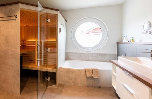 Fedderwardersiel House | Holiday Home Fischer sien Huus-7 by Interhome