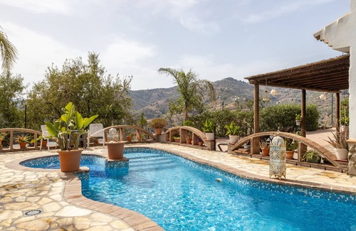 Sayalonga House | Holiday Home 'Finca Arrijana' with Mountain View, Wi-Fi and Air Conditioning