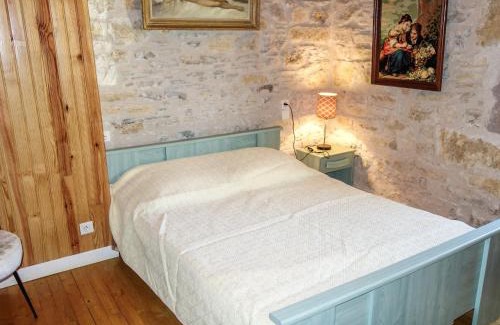 La Chapelle-aux-Saints House | Holiday Home Maison Bonneval by Interhome