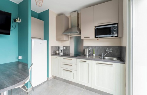 Rochefort-du-Gard House | Holiday Home 'Le 153' with Private Terrace and Wi-Fi Rochefort-du-Gard