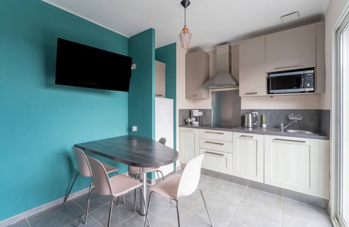 Rochefort-du-Gard House | Holiday Home 'Le 153' with Private Terrace and Wi-Fi Rochefort-du-Gard