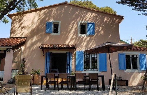 Saint-Cyr-sur-Mer Villa | Holiday home 300 m from the beach (up to 10 people)