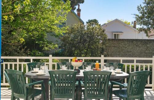 Saint-Palais-sur-Mer House | Holiday Home Jeanne d'Arc-1 by Interhome