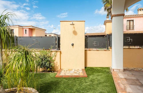 Villasimius House | Holiday Home 'Giardino' with Private Garden, Wi-Fi and Air Conditioning