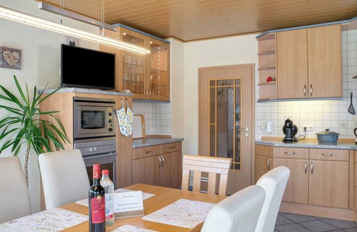 Kolker House | Holiday Home 'Ginas Ferienhaus' with Shared Terrace, Private Garden and Wi-Fi