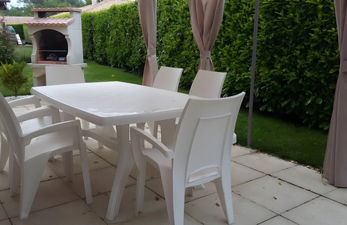 Sanguinet House | Holiday Home 'Gîte 1 Lac Nature Piscine' with Shared Pool, Wi-Fi and Air Conditioning