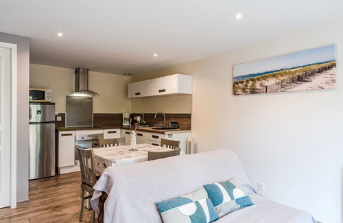 Sanguinet House | Holiday Home 'Gîte 2 Lac Nature Piscine' with Shared Pool, Wi-Fi and Air Conditioning