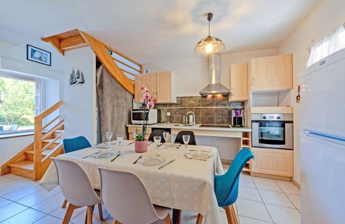 Cleder House | Holiday Home 'Gîte De Pen Ar Mor' with Private Terrace, Private Garden and Wi-Fi