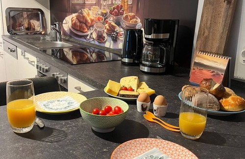 Schwerin House | Holiday Home 'H Auszeit' with Private Terrace, Private Garden and Wi-Fi