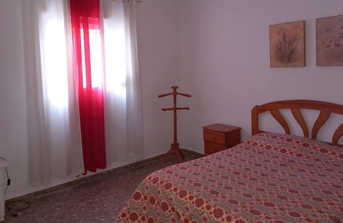 Espiel House | Holiday Home Hacienda Las Quijotas with Lake View, Garden & Pool