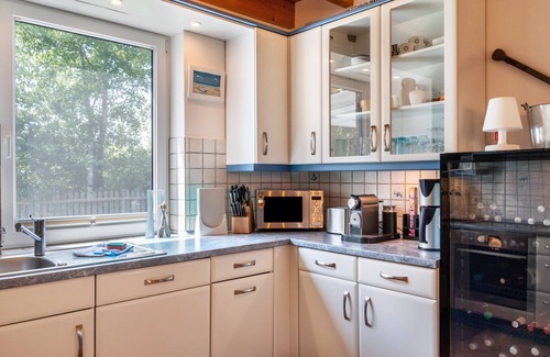 Steinbild House | Holiday Home 'Hafenblick' with Private Terrace, Private Garden and Wi-Fi