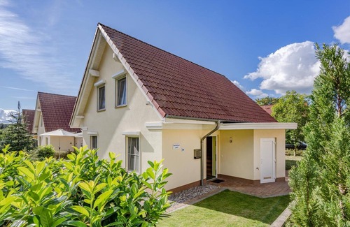 Korswandt House | Holiday Home 'Haus Ines' with Private Terrace, Private Garden and Wi-Fi