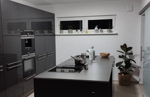 Wald House | Holiday Home 'Haus Mit 4 Schlafzimmern' with Shared Terrace, Shared Garden and Wi-Fi