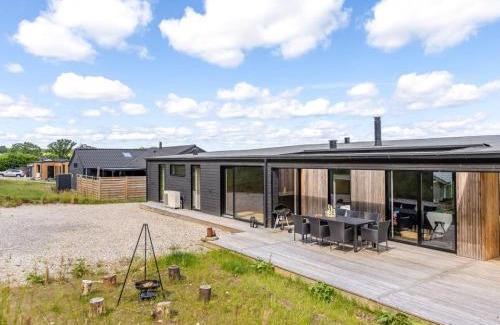 Sjølund House | Holiday Home Heidie - 600m from the sea by Interhome