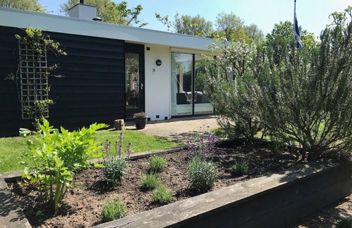 Oostkapelle House | Holiday home "Het Zeeuws Girl" in Oostkapelle, close to the beach.