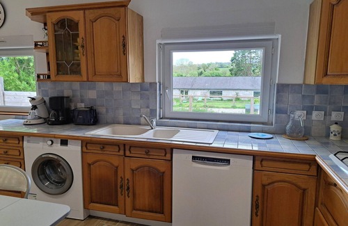 Telgruc-sur-Mer House | Holiday Home in Telgruc-sur-Mer by Sandy Beach