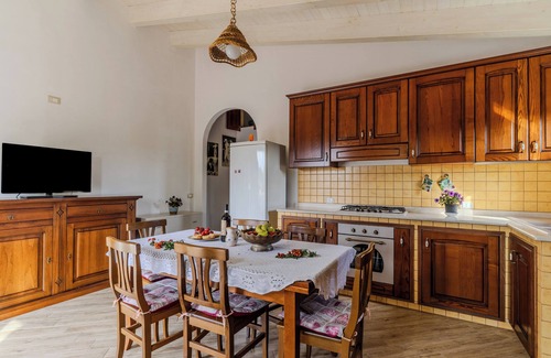 Depressa House | Holiday Home 'Il Bilo Di Giuseppe 458' with Shared Garden and Air Conditioning