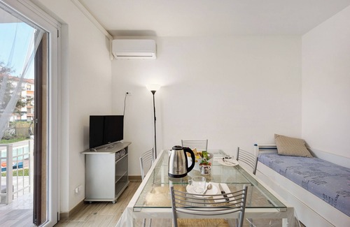 Imperia House | Holiday Home 'Il Gattino Di Porto Appartamento 2' with Shared Pool, Wi-Fi and Air Conditioning