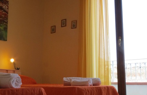 Partanna House | Holiday Home 'Il Roseto Di Betty E Salvo' with Private Terrace, Wi-Fi and Air Conditioning