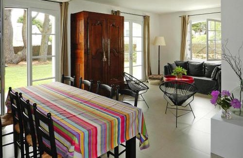 Carnac House | Holiday Home in Carnac near Sandy Beach