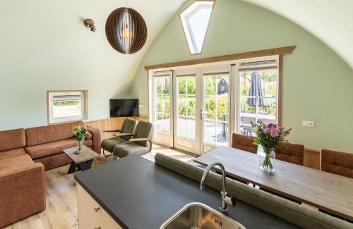 Baars House | Holiday Home in Forest near Assen