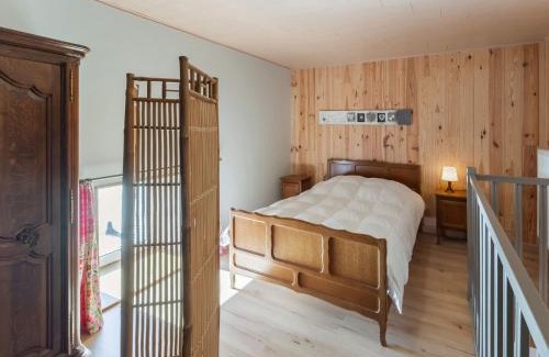 Nadrin House | Holiday Home in Houffaliz with Garden, cleaning included