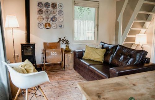 Leende House | Holiday Home in Leende with Hot Tub & Garden