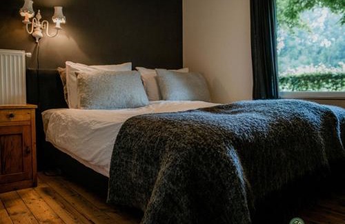 Leende House | Holiday Home in Leende with Hot Tub & Garden