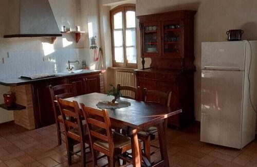 Montone House | Holiday Home in Montone with Pool & Garden