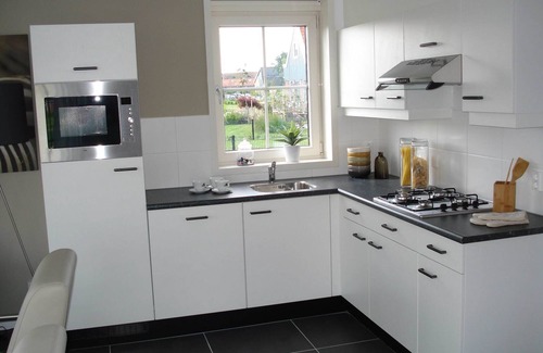 West-Graftdijk Villa | Holiday home in Zaanse style with garden