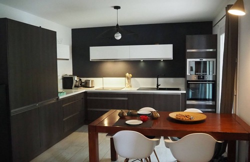 Pertuis House | Holiday Home in Pertuis with Private Pool