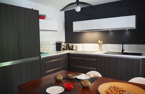 Pertuis House | Holiday Home in Pertuis with Private Pool