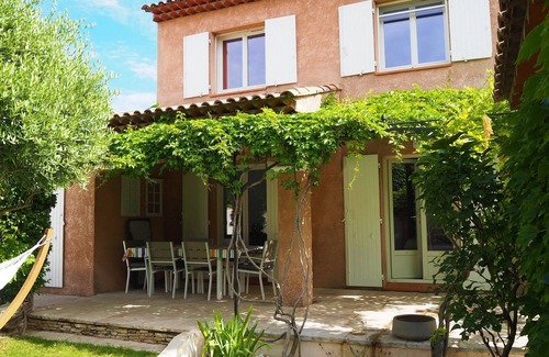 Pertuis House | Holiday Home in Pertuis with Private Pool