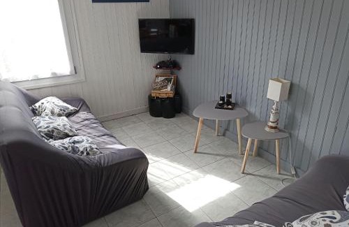 Penvenan House | Holiday Home in Port Blanc by Sandy Beach
