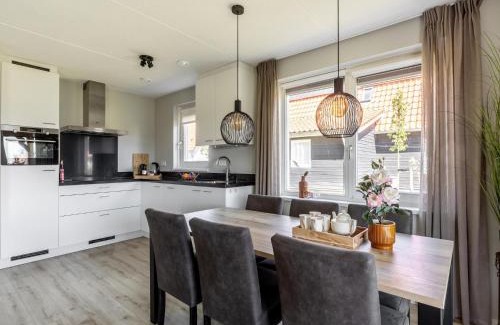 Scherpenisse House | Holiday Home in Scherpenisse near Oosterschelde