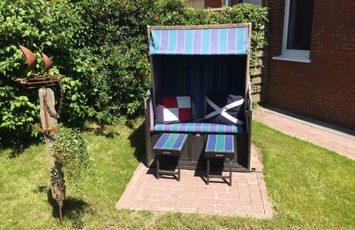 Dornum House | Holiday Home 'In Strandnähe' with Private Terrace, Private Garden and Wi-Fi