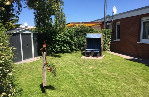 Dornum House | Holiday Home 'In Strandnähe' with Private Terrace, Private Garden and Wi-Fi