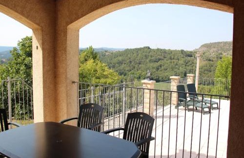 Chassagnes House | Holiday Home in Toulon with Pool & Beach Nearby