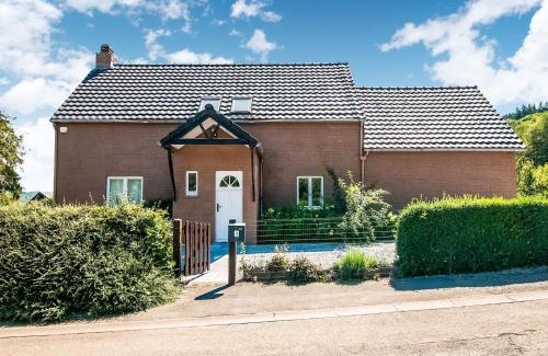 Viroinval House | Holiday Home in Treignes for 9 Person, cleaning included