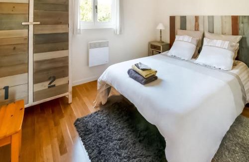 Viroinval House | Holiday Home in Treignes for 9 Person, cleaning included