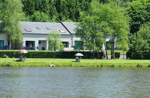 Vielsalm House | Holiday Home in Vielsalm with Lake View