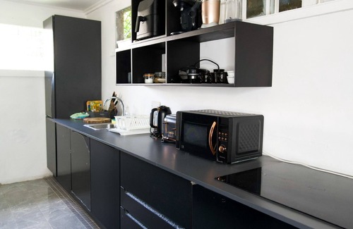 St. George's House | Holiday Home is a beautiful house located close to the city centre of St George
