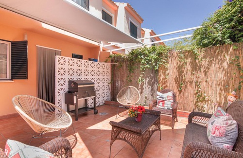 Isla Cristina House | Holiday Home 'Islantilla' with Shared Pool, Private Terrace and Wi-Fi