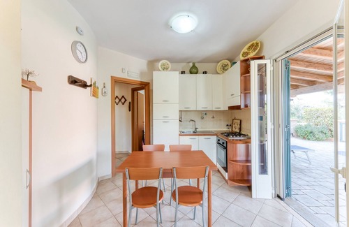 Morciano di Leuca Apartment | Holiday Home 'Villetta Cosimo' with Shared Pool, Private Garden and Air Conditioning