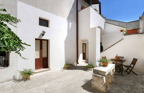 Presicce House | Holiday Home 'Corte Antica 5' with Wi-Fi and Air Conditioning