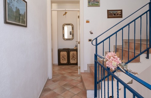 Casamassella House | Holiday Home 'Blue Tulip Apartments' with Garden & Wi-Fi