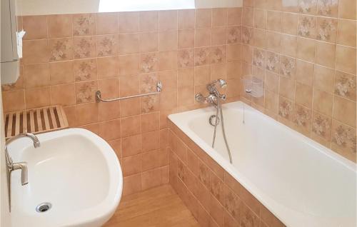 Plomeur House | Holiday Home Kermathéano