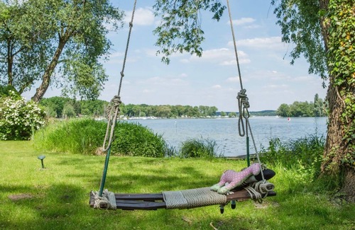 Ferch House | Holiday Home 'Klein Seeland' with Lake View, Private Terrace and Wi-Fi